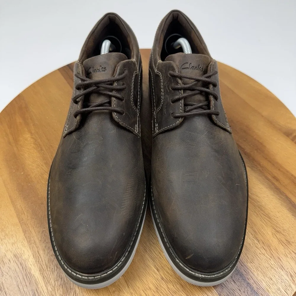 New NWOB Mens Clarks Monahan Brown Beeswax Leather Plain Toe Oxfords Size 11.5 M